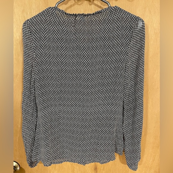 #148- ANN TAYLOR -100% silk blouse - Picture 4 of 4